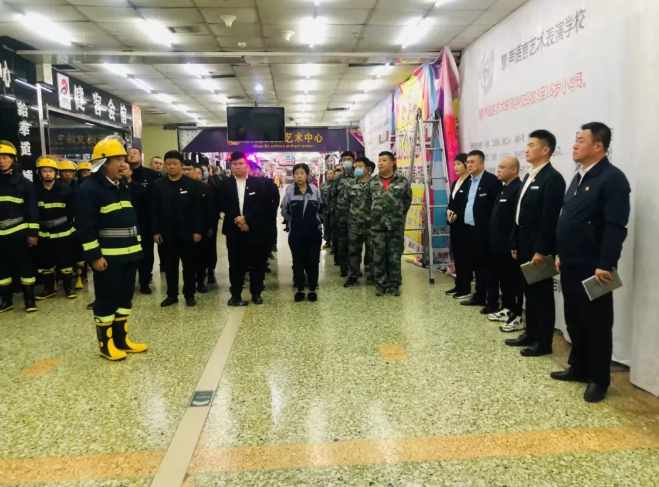 居安思危，防患未“燃”——公海彩船商业开展消防应急逃生演练(图1)