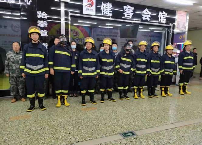 居安思危，防患未“燃”——公海彩船商业开展消防应急逃生演练(图4)