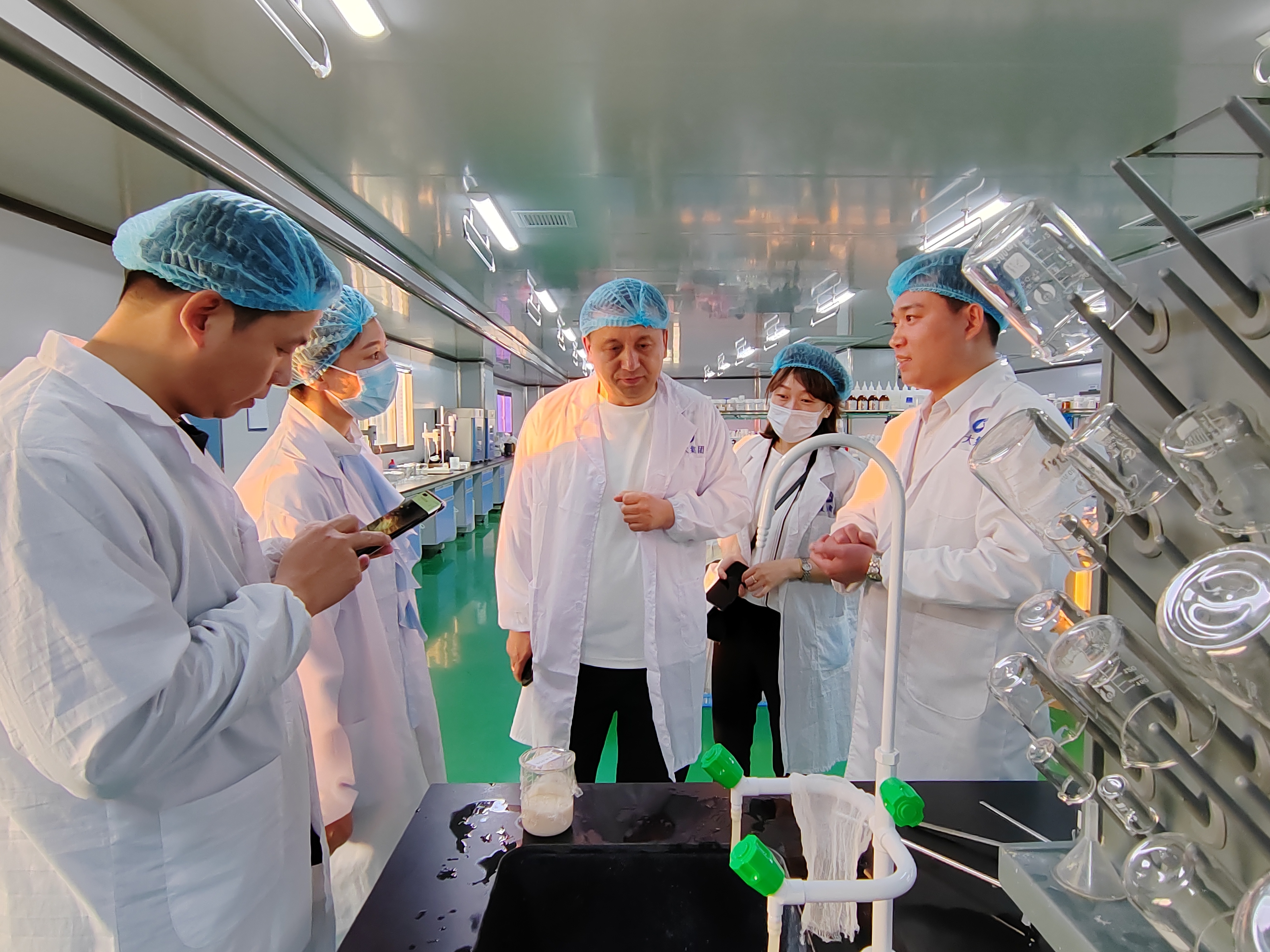 公海彩船集团、温泉集团、公服集团商务考察组赴广州调研