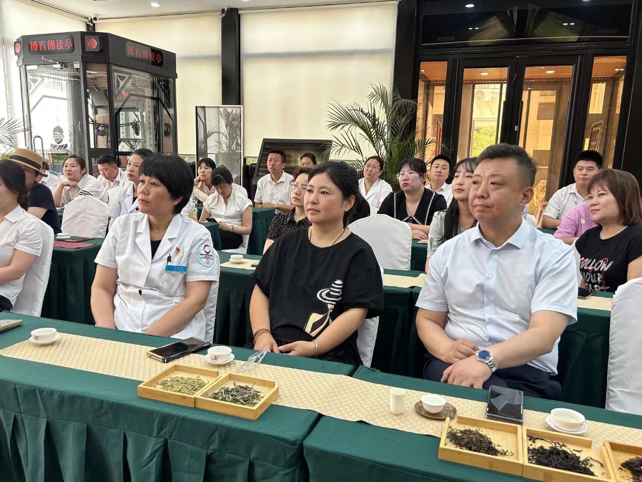 茶情雅韵 品香涤心丨公海彩船集团、温泉集团、公服集团茶艺兴趣班开课